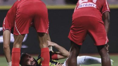 كريم بنزيما غادر مباراة الوحدة في الدقيقة 42 بسبب الإصابة بنزيما قد يغيب عن أولى الموجهات القوية